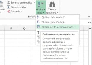 Cliccate sul pulsante Ordina e filtra e selezionate Ordinamento personalizzato